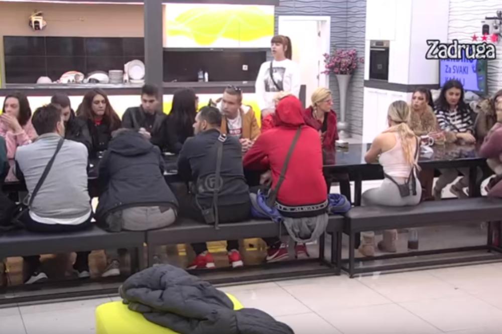 NASTALA DRAMA ČIM MU JE MAJKA KROČILA U ZADRUGU: Sad je RAVNOPRAVNA TAKMIČARKA! Došla da POKVARI sinu vezu?!