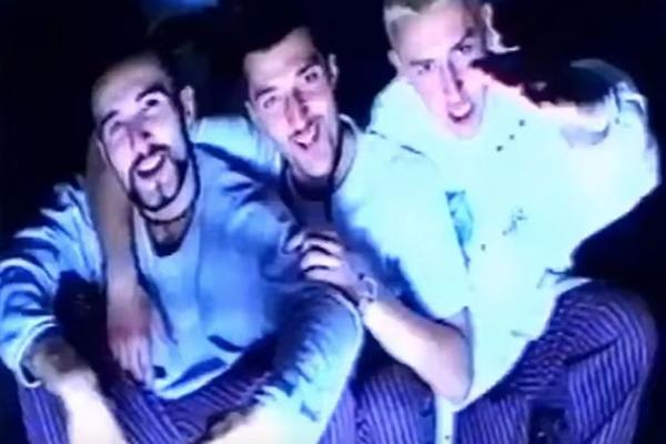 ON JE DEVEDESETIH BIO SMRT ZA ŽENSKI POL! Povukao se, a danas izgleda JOŠ BOLJE, samo ga pogledajte! (FOTO)