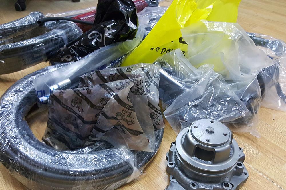 KRALJEVČANIN (44) JE ZAUSTAVLJEN NA GRADINI: Kad su otvorili šupljinu od sedišta, NAŠLI SU 130 VREDNIH PREDMETA