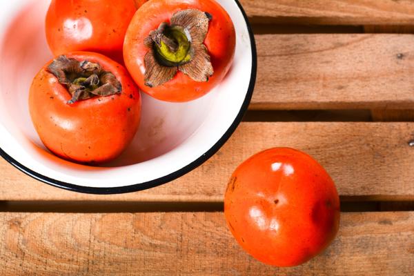 UVEK MORATE DA OLJUŠTITE JAPANSKU JABUKU: Ako je pojedete SA KOROM, može da vam se desi nešto UŽASNO!