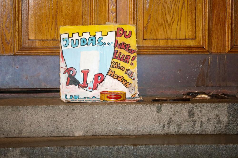 Morbidna poruka ispred Ibrahimovićeve kuće