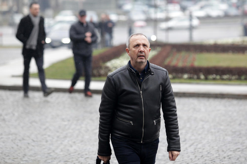 SINOVI SU NJEMU PRIPALI! Voditelj prvi put o RAZVODU - razlog će vas šokirati: "Možda ovo što govorim nije u redu"