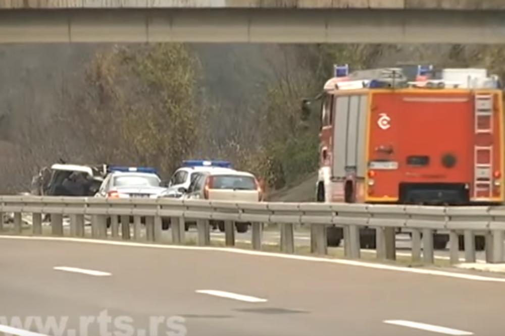 AUTOMOBILI SU SKROZ UNIŠTENI, VIDE SE TELA NASTRADALIH! Stravične scene na auto-putu Beograd - Niš (VIDEO)