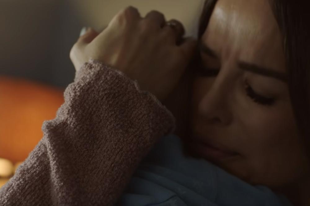 SAMO JE STISNULA SVOJE DETE: Usled drame oko STARATELJSTVA Severina uspela da DOBIJE ZAGRLJAJ!