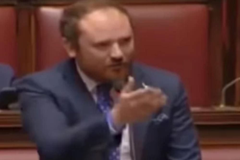 POSLANIK JE USRED PARLAMENTA URADIO NEŠTO NEVEROVATNO: Istog momenta nastao je muk! (VIDEO)
