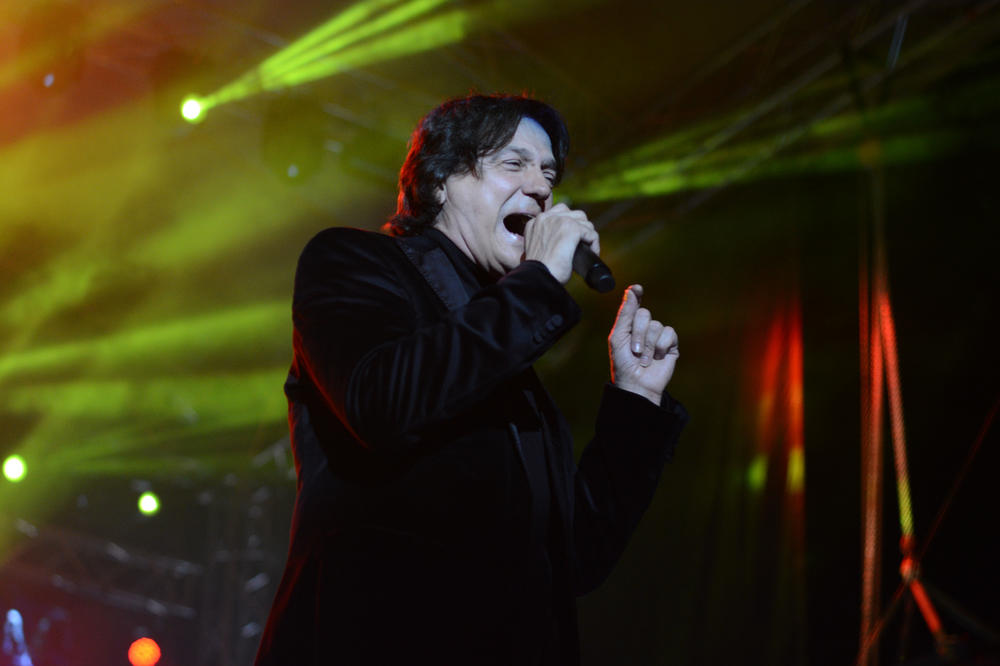 SINOĆ NA ČOLINOM KONCERTU DESILO SE NEŠTO ŠTO NIKAD NIJE: Isplivala FOTKA IZ TOALETA od koje ćete ZANEMETI! (FOTO)