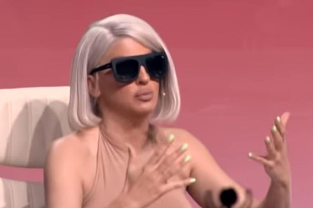 ROBA S GREŠKOM? Karleuša obukla nešto zbog čega joj se svi smeju (FOTO)