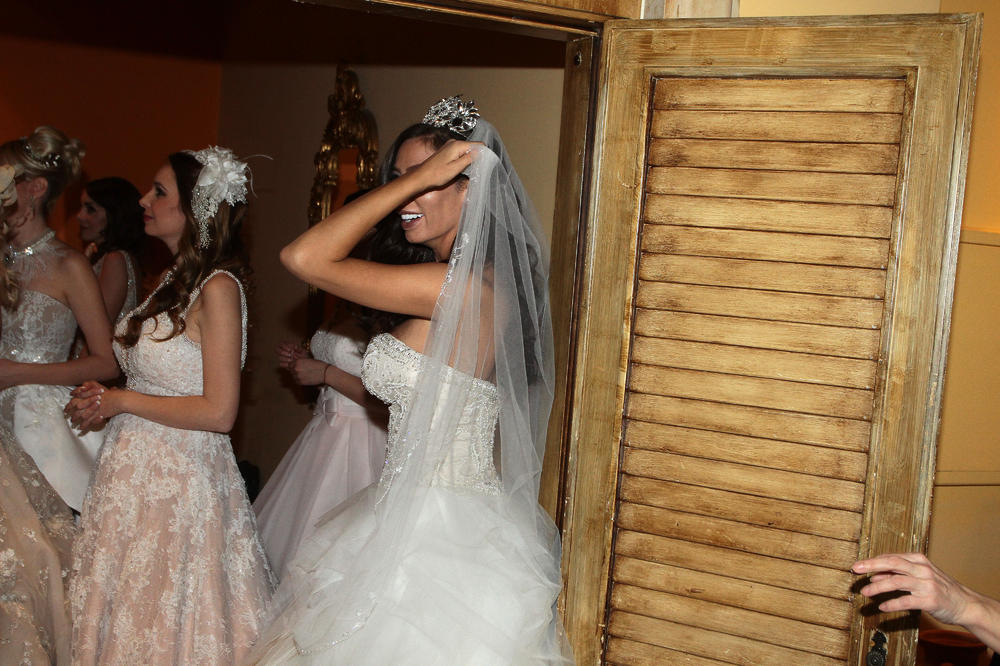 UMALO SRČKA DA GA STREFI! Našeg poznatog pevača ćerka se udaje, a način na koji je rekla će vas ŠOKIRATI!