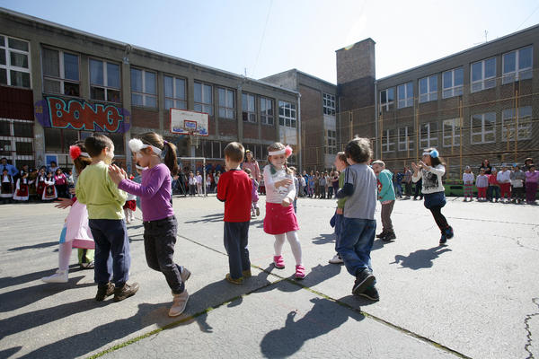 OTKRIVENO KOJE SU ZEMLJE NAJBOLJE ZA ODRASTANJE DECE: Srbija je na PORAŽAVAJUĆEM MESTU, a Hrvatska daleko ispred!