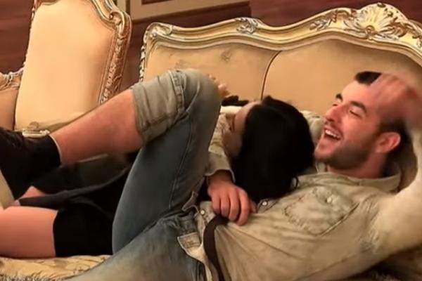 NEKADA JE BILA SKANDALOZNA RIJALITI UČESNICA, A SADA DELI INTIMU JAVNO: Svi se sećamo kada je ISEKLA VENE UŽIVO!