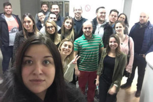 RAZDOR U DEMOKRATSKOJ STRANCI: Omladina zauzela centralne prostorije nakon što su ih raspustili!