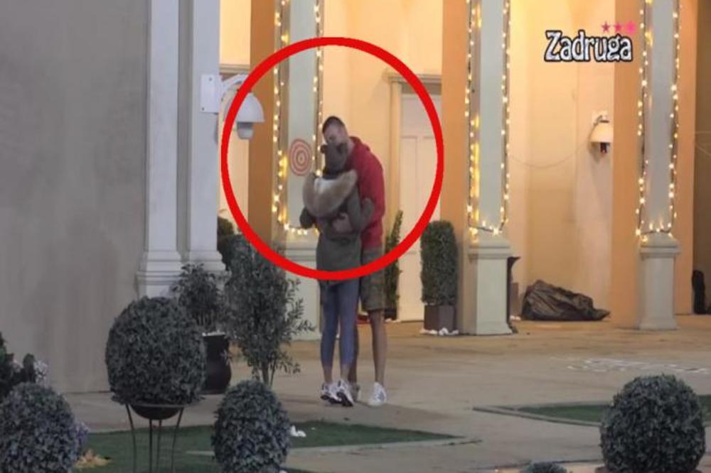 ČEKAO SE NJIHOV POLJUBAC! Tomović ne može više da krije emocije prema njoj, SVE PRŠTALO OD STRASTI! (FOTO)