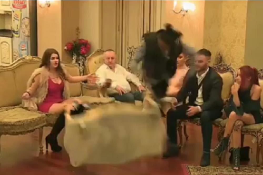 UNIŠTENA IMOVINA TV HAPPY: Učesnik PAROVA izgubio sve ŽIVCE pa počeo da LOMI SVE PRED SOBOM