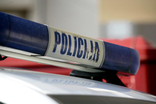 HOROR U JAGODINI, NAMERNO UDARIO POLICAJCA KOLIMA: Povređeni hitno prebačen u bolnicu