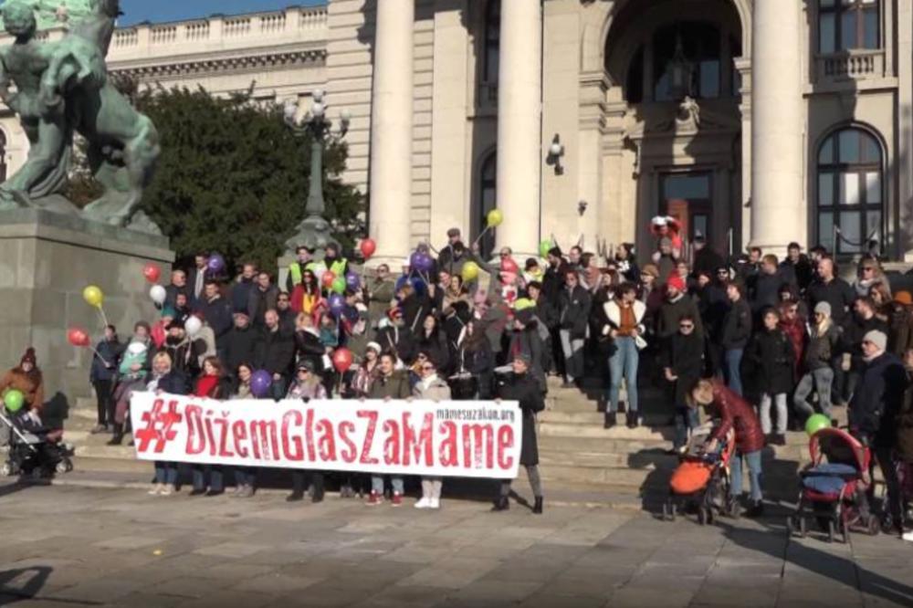 DIŽEM GLAS ZA MAME! Bebe šetale centrom Beograda