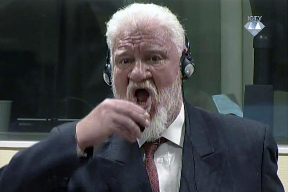 VELIKI SKANDAL: Hrvati veličali ratnog zločinca, srpski fudbaleri napustili teren!