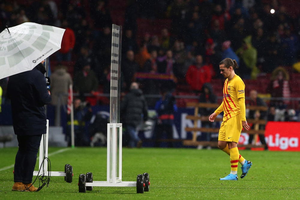 BOLESNICI: Navijači Atletika poželeli Grizmanu da umre, pa ga gađali mrtvim pacovima! (VIDEO)