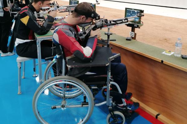 DEJAN JE SLOMIO VRAT KAD JE NAPUNIO 18 GODINA! Danas je šampion koji UPUCAVA medalje NA SVAKOM TAKMIČENJU (VIDEO)