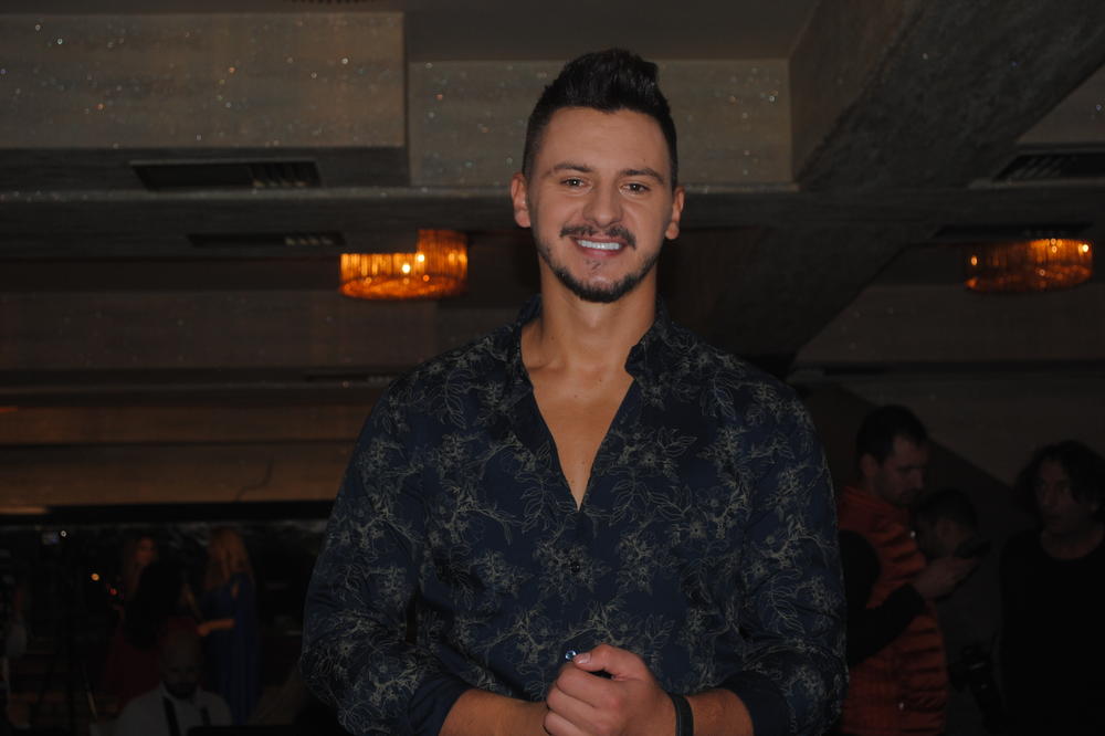 BOSANSKI PEVAČ OPLJAČKAN U SRBIJI!  PROGOVORIO O VELIKOM PROBLEMU: Šta se krije iza NJEGOVIH BROJKI?!