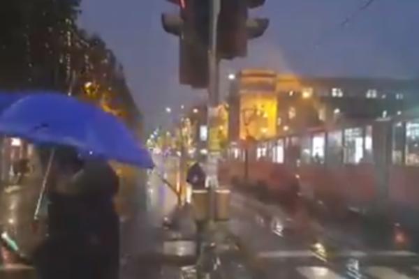 ZATVARANJE ULICA I NENORMALNE GUŽVE: U Beogradu vlada kolaps, ovi delovi su najugroženiji! (FOTO)