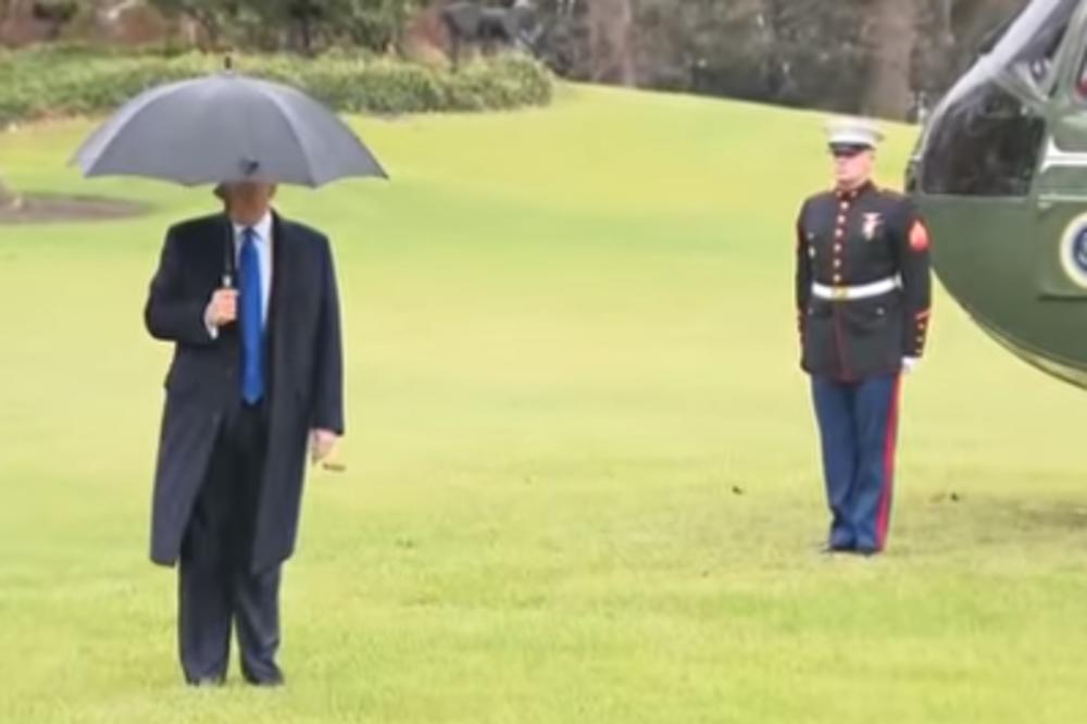 ŠTA URADI CRNI DONALDE? Tramp zaboravio Melaniju pred poletanje?! (VIDEO)