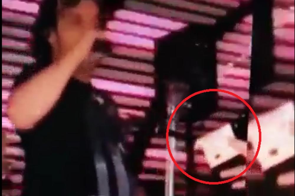 ACA LUKAS ODBIJA PARE NA NASTUPU! Ovo je presedan na SRPSKOJ ESTRADI: Čovek mu gura pare, on NEĆE DA UZME (VIDEO)