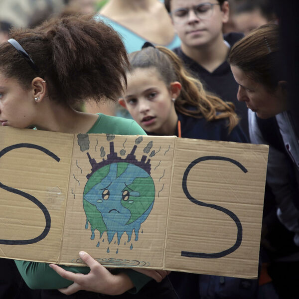 DEMONSTRACIJE U BRISELU: Hiljade ljudi traži oštriju akciju svetskih lidera u borbi protiv klimatskih promena