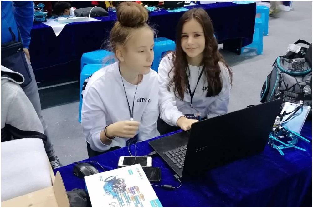 KOJE SU OVO CARICE! Devojčice iz Vranja druge na Svetskom robotičkom takmičenju u Guangdžouu (FOTO)