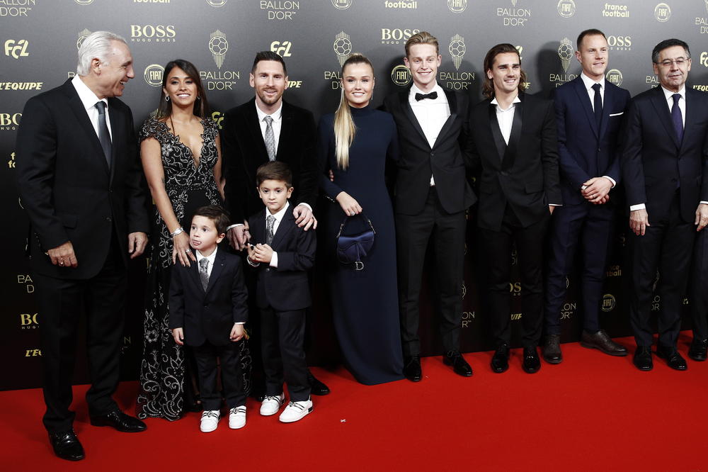 DA LI SE TAKO DOLAZI NA DODELU ZLATNE LOPTE? Dve žene fudbalera se pojavile polugole, ništa nisu prikrile!