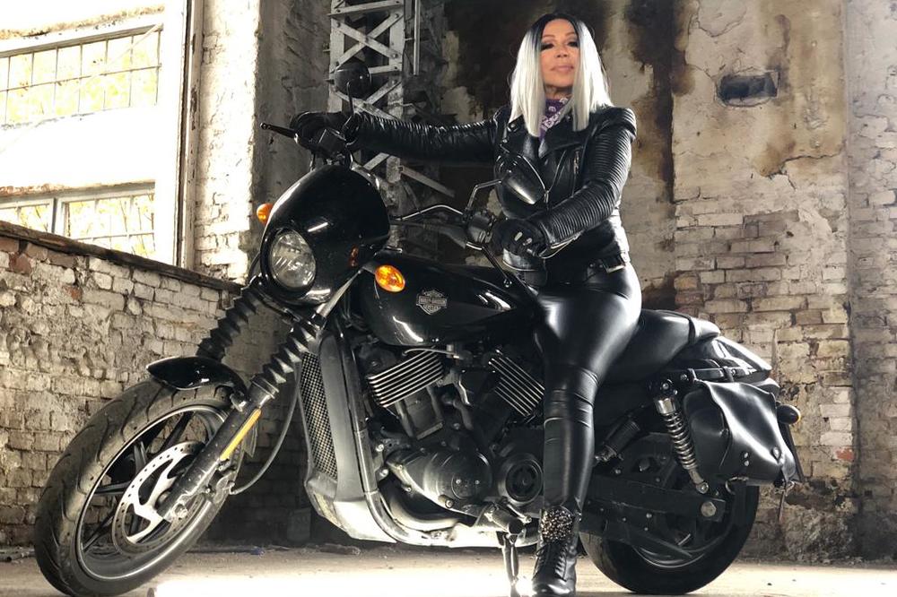 STIŽE BOMBA KAKVU DO SADA NISTE VIDELI: Pop diva u potpuno novom izdanju!