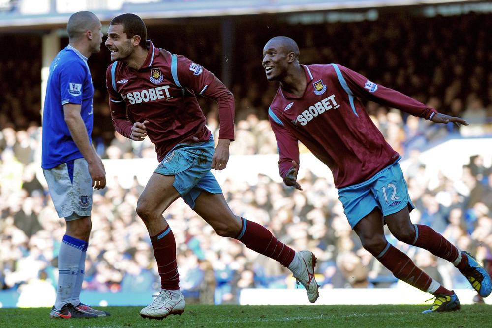 POTPISIVAO UGOVOR, A OKO NJEGA NAORUŽANI SRBI: Bivši napadač Vest Hema šokirao izjavom!