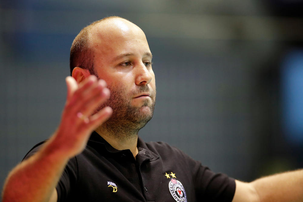 U PARTIZANU SEČA IZ KORENA: Osim Šoštara i Avramovića smenjen i trener koji je doneo dve titule prvaka Srbije!