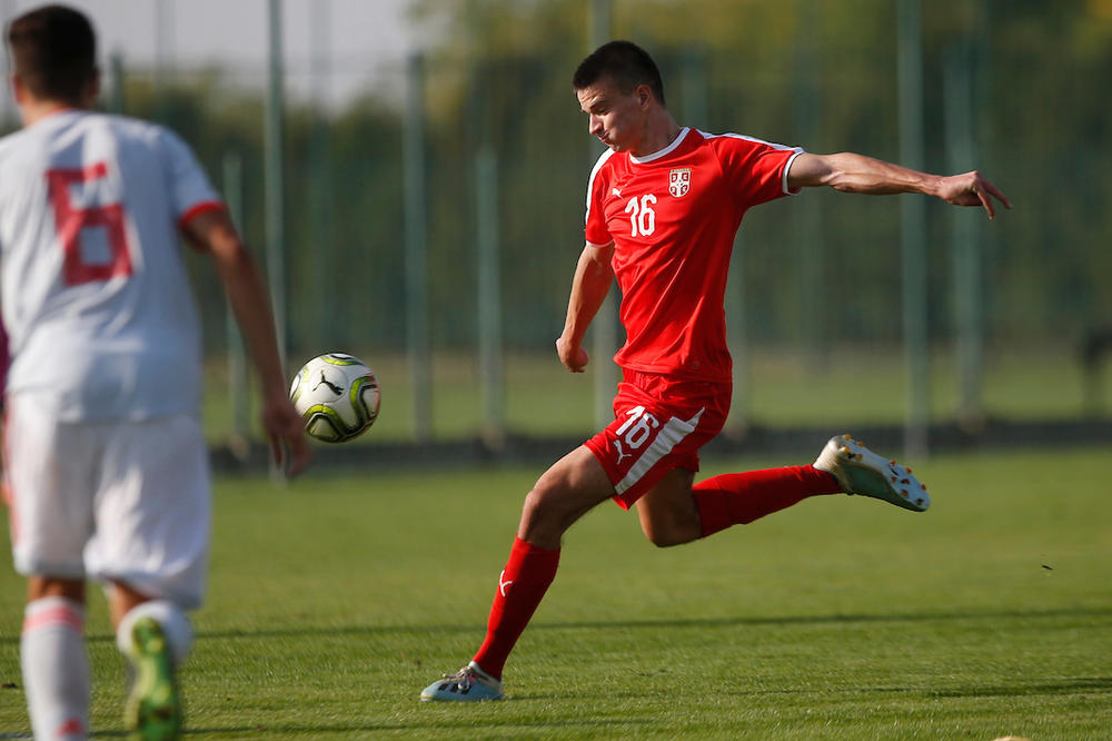 PRIČA SE DA GA ZVEZDA ŽELI: Sad su se oglasili iz njegovog kluba o eventualnom transferu! A rekao je i on šta ima!