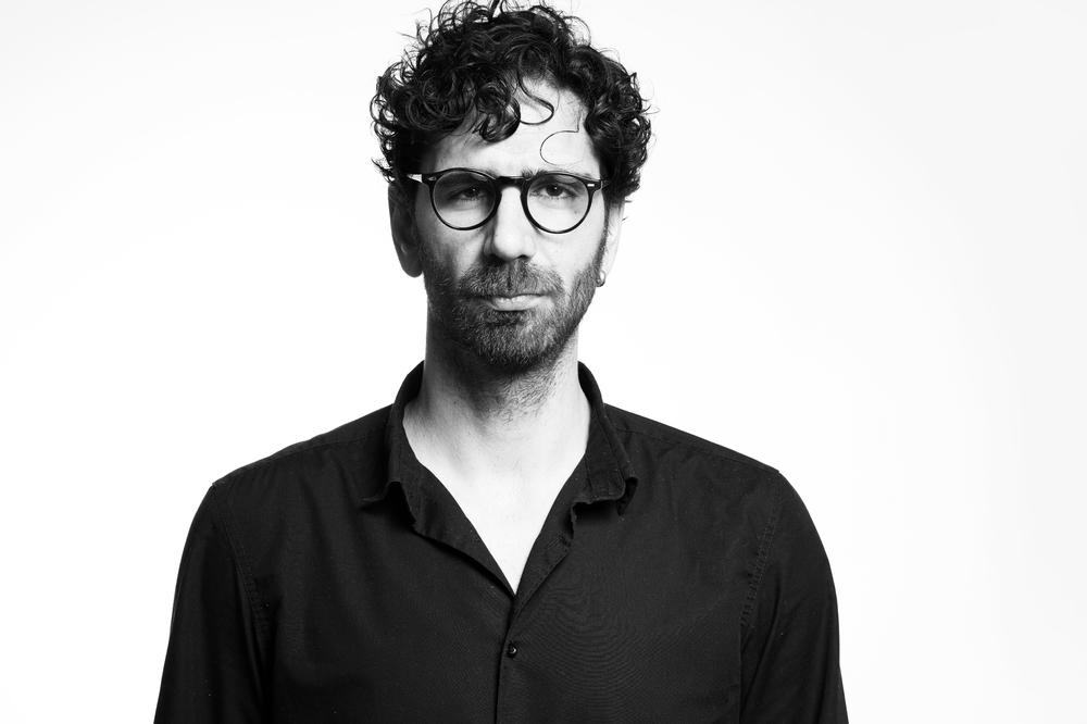 "CRNA KNJIGA" LUKE TRIPKOVIĆA: Nastavljač PEKIĆEVE TRADICIJE opominjuće DISTOPIJSKE PROZE