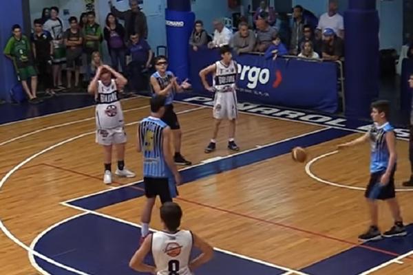 IMA 13 GODINA, A UBACIO JE 78 KOŠEVA ZA SAMO 20 MINUTA: Mladi košarkaš je mogao i do 100 da su pravila drugačija!