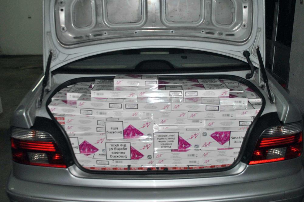 UHAPŠEN BEOGRAĐANIN (51)! Kada su otvorili KOMBI, policajci su se zgranuli nad PRIZOROM koji su zatekli!