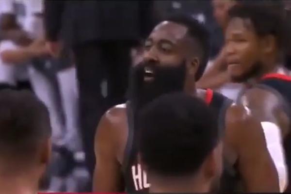 NIJE, BRE, OVO TAKMIČENJE U SLOBODNIM BACANJIMA: Navijač Sparsa isprozivao Hardena, Brada mu uzvratio usred meča!