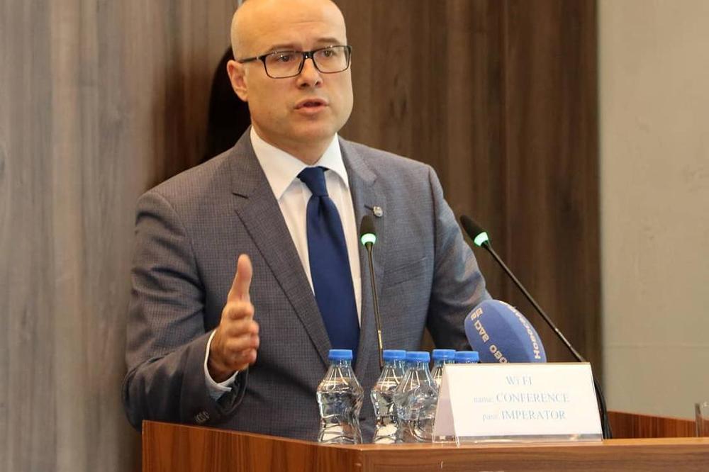 VUČEVIĆ: Monstruozne pretnje smrću predsedniku države od strane pulena Boška Obradovića!