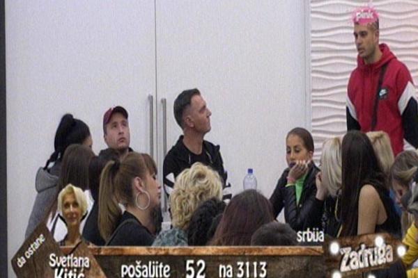 BOLJE DA NISAM NI IŠAO NA SAHRANU: Dejanu NIJE BILA DOZVOLJENA najvažnija stvar na DEDINOJ SAHRANI!