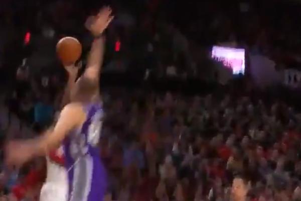 DEJM LILARD JE UPOZNAO BLOK BOJA IZ SRBIJE: Bjelica lepio blokade igračima Portlanda kao klincima ispred zgrade!