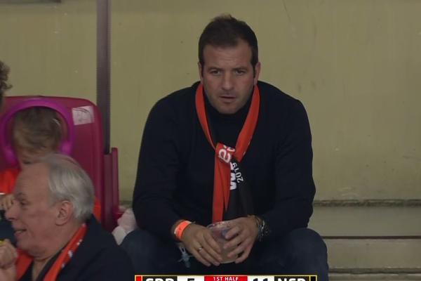 LEGENDARNI VAN DER VART GLEDA SRPSKE RUKOMETAŠICE: A ova lepotica je razlog zašto je na tribinama!