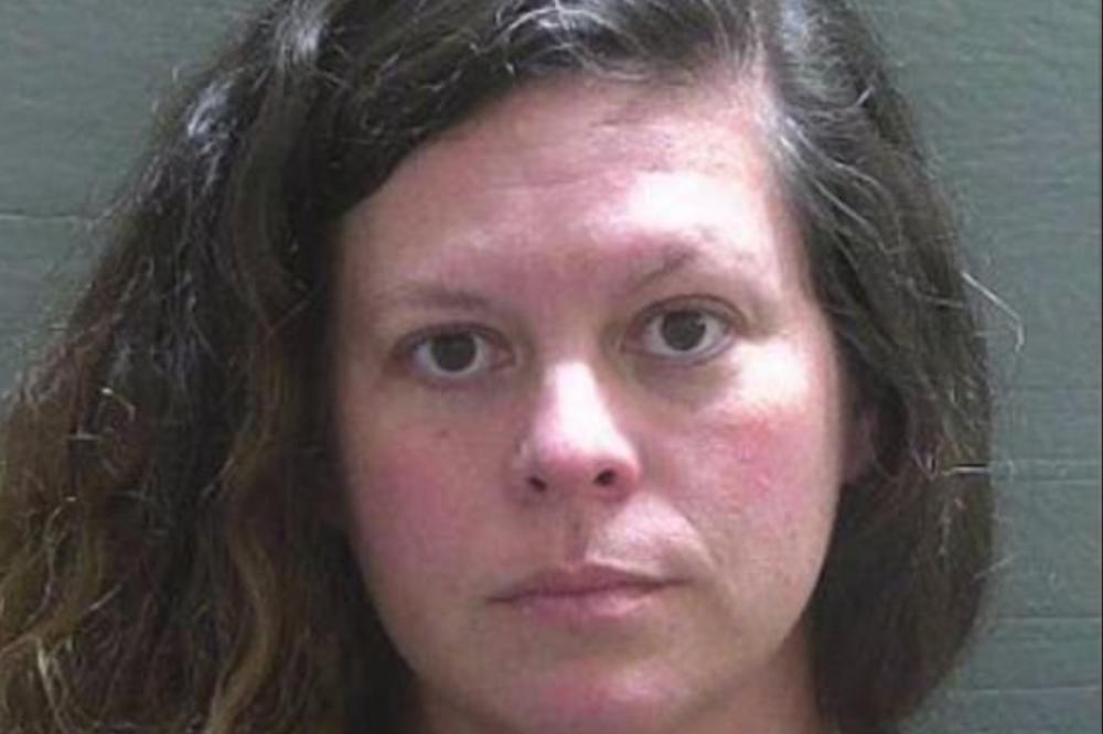 NASTAVNICA SPAVALA PREKO 100 PUTA SA DRUGAROM (15) SVOG SINA: Sve je počelo posle školske utakmice...