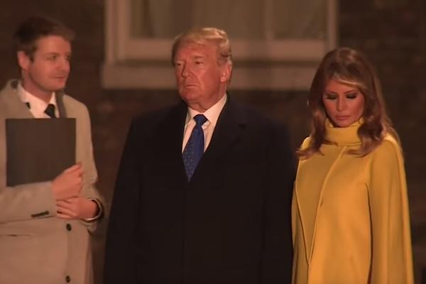 PITALI SU TRAMPA ŠTA JE POKLONIO MELANIJI ZA BOŽIĆ: Ono što su čuli izazvalo je NEVERICU!