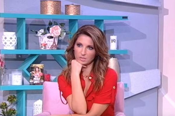 SANJA MARINKOVIĆ UGROZILA LJUDE U SAOBRAĆAJU: Skandalozno ponašanje, bahatost voditeljke na pešačkom prelazu!