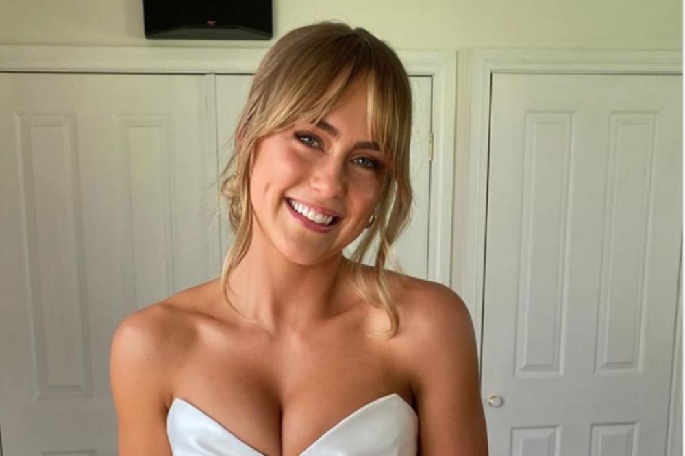 MLADA JE ČEKALA DA SE SVI OKUPE I IZAŠLA U VENČANICI: Kada su je videli jedni su se krstili, drugi oduševili (FOTO)