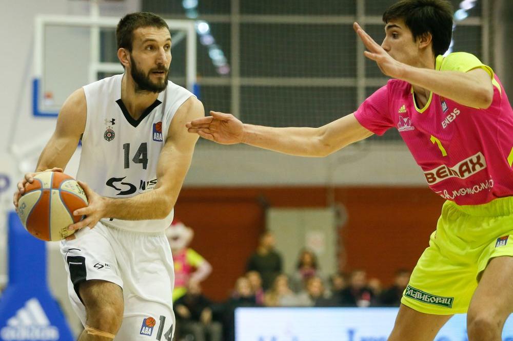 OTKUD ON?! Bio je trener Zvezde pa u zemlju propao, a sada je uhvaćen na Partizanovoj utakmici!