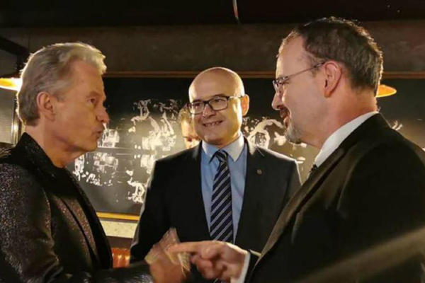 Gradonačelnik Novog Sada Miloš Vučević prisustvovao je premijernom izvođenju mjuzikla Кosa