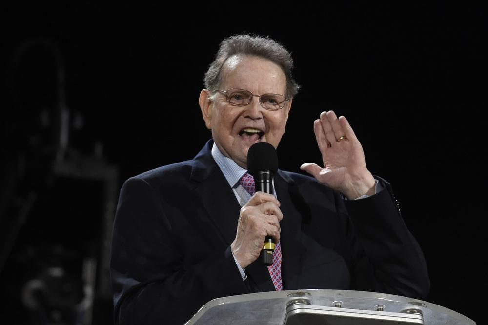 UMRO NAJPOZNATIJI SVEŠTENIK NA SVETU: Zbog njega je 77 MILIONA LJUDI prešlo u Hrišćanstvo!