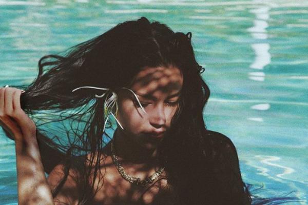 SKINULA SE ELENA KITIĆ: Intimne delove prekrila sa MINIJATURNOM KRPICOM, a tek da vidite kako je NAMESTILA TELO