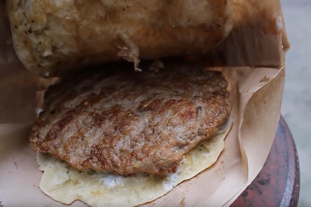 DOMAĆA GURMANSKA PLJESKAVICA, NAPRAVITE JE SAMI: Jedan sastojak joj daje poseban ŠMEK (RECEPT)